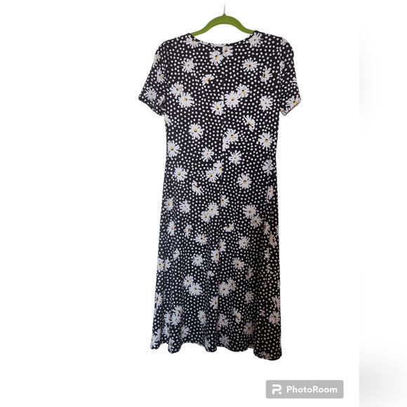 Mandee dress with daisy flower design - Picture 2 of 7